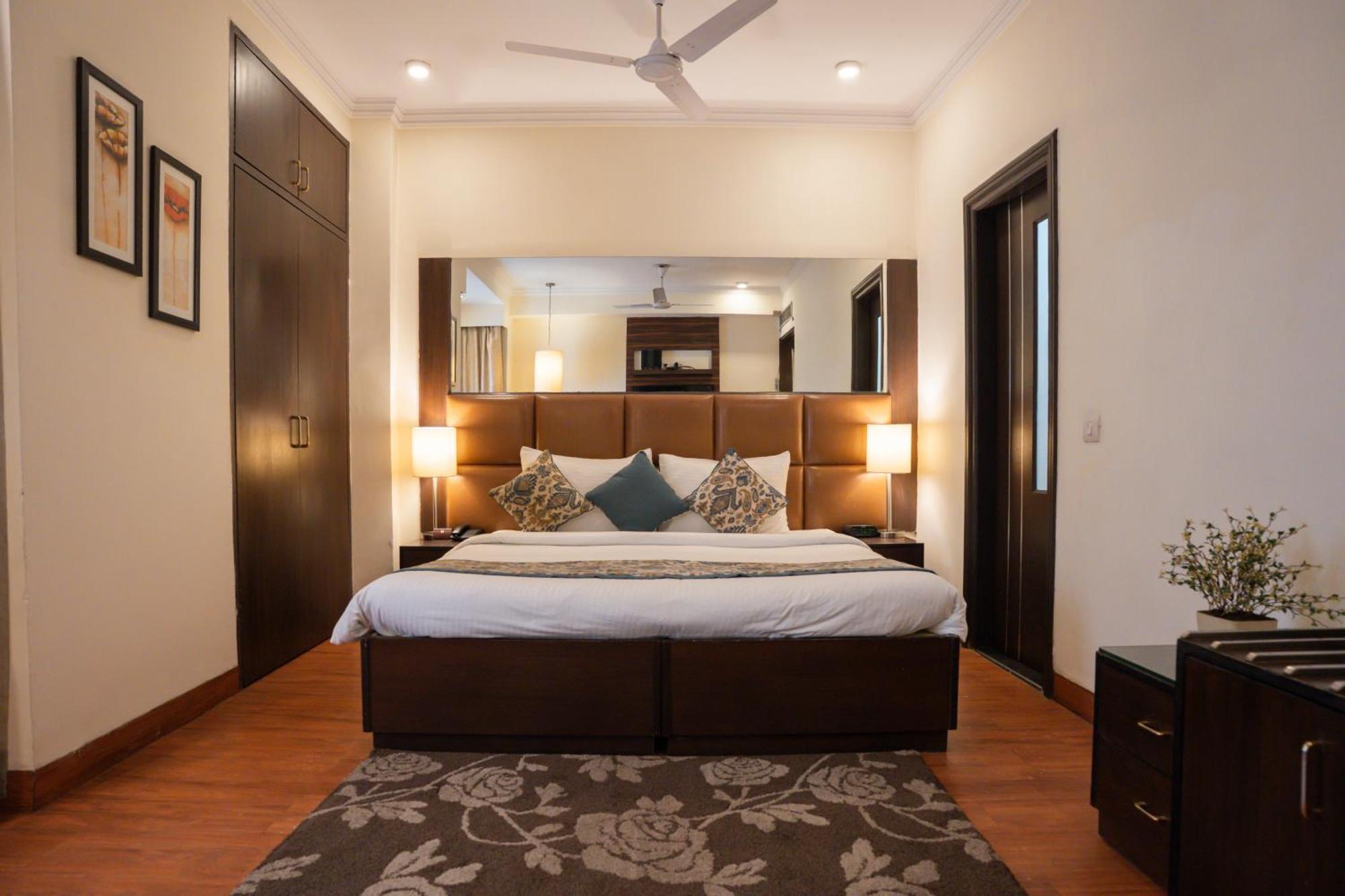 Ahuja Residency Cyber City II Gurgaon Eksteriør billede