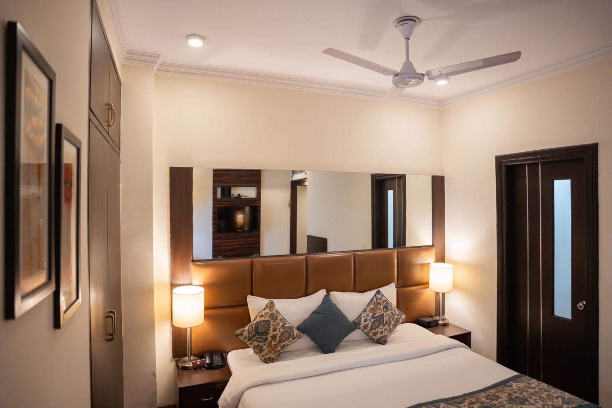 Ahuja Residency Cyber City II Gurgaon Eksteriør billede