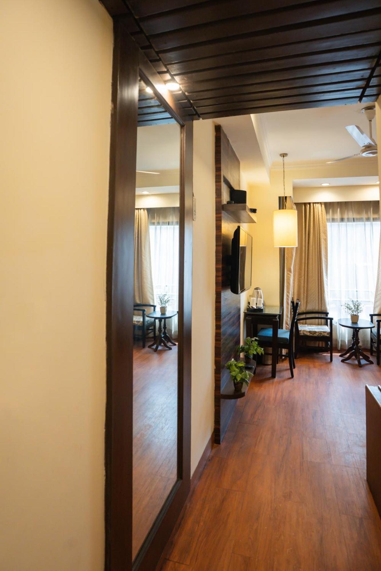Ahuja Residency Cyber City II Gurgaon Eksteriør billede