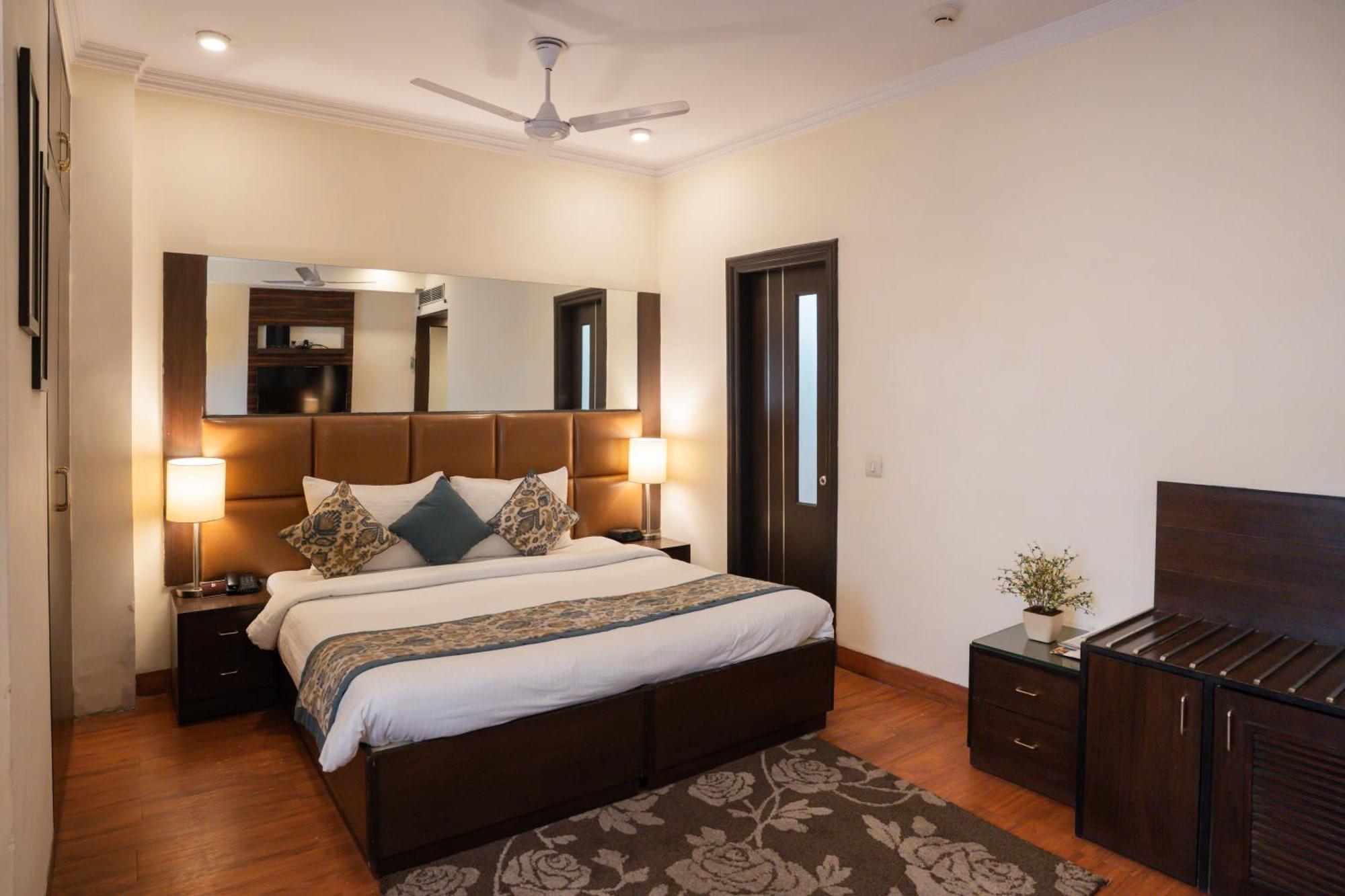 Ahuja Residency Cyber City II Gurgaon Eksteriør billede