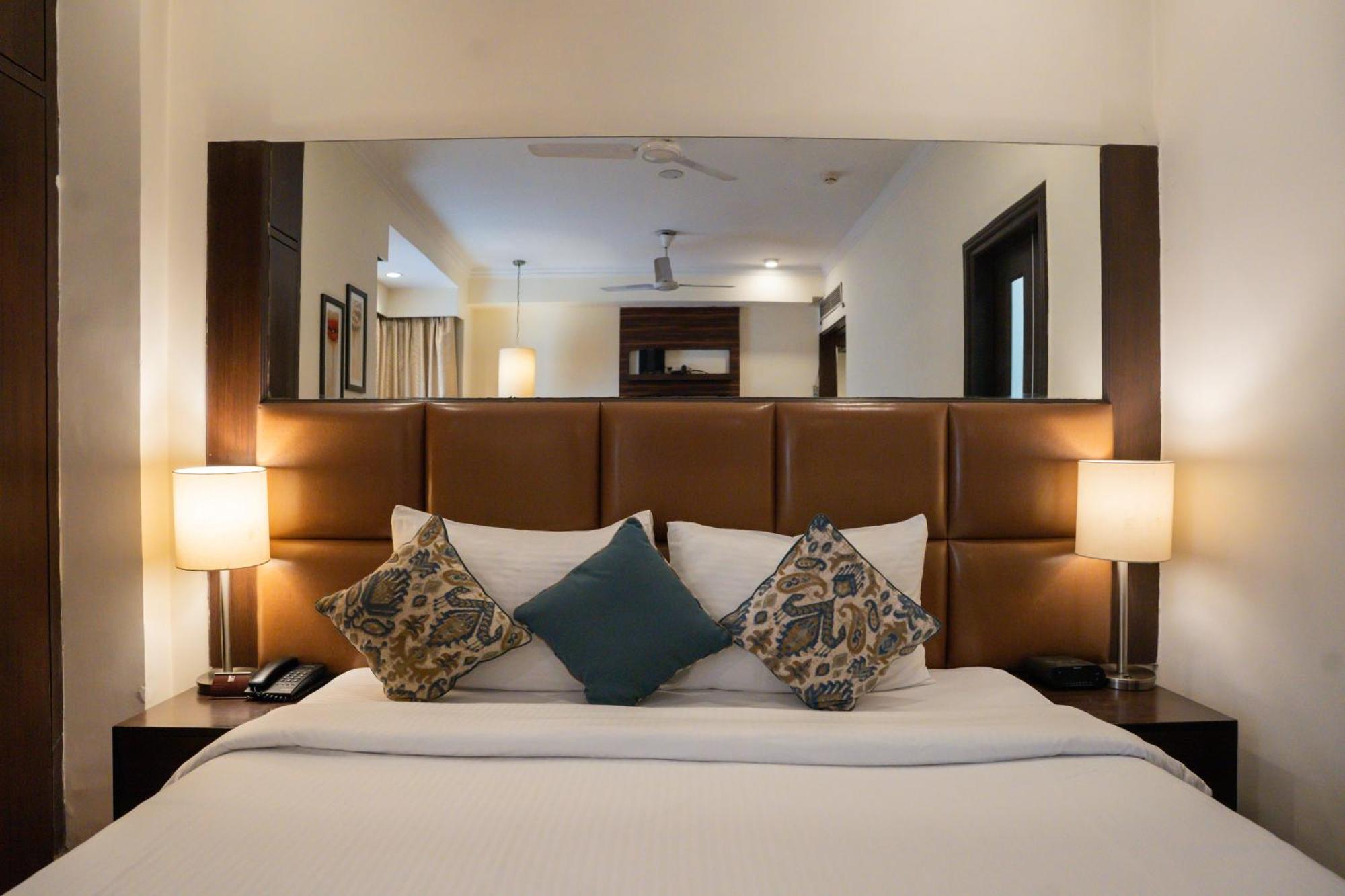 Ahuja Residency Cyber City II Gurgaon Eksteriør billede