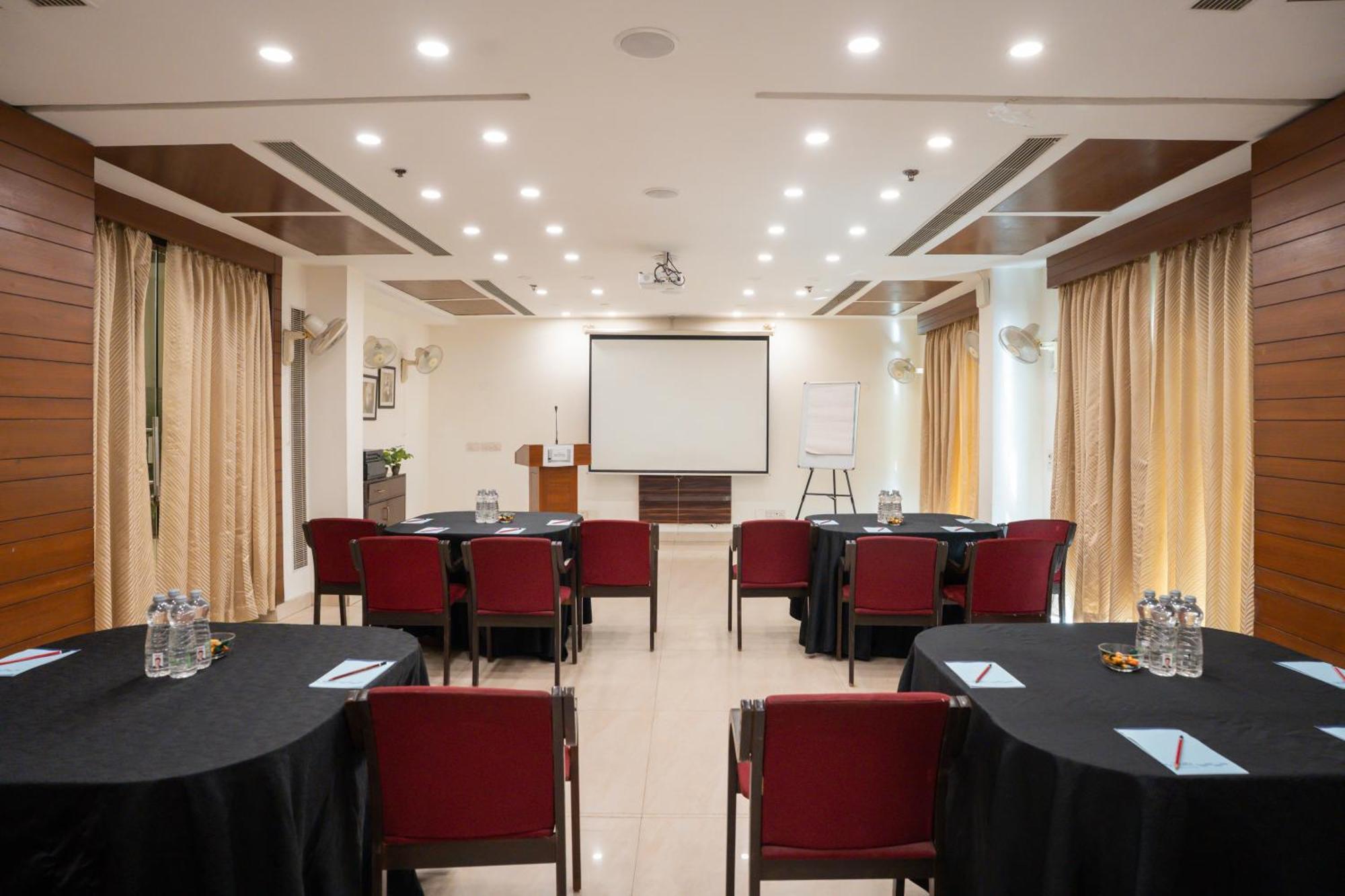 Ahuja Residency Cyber City II Gurgaon Eksteriør billede