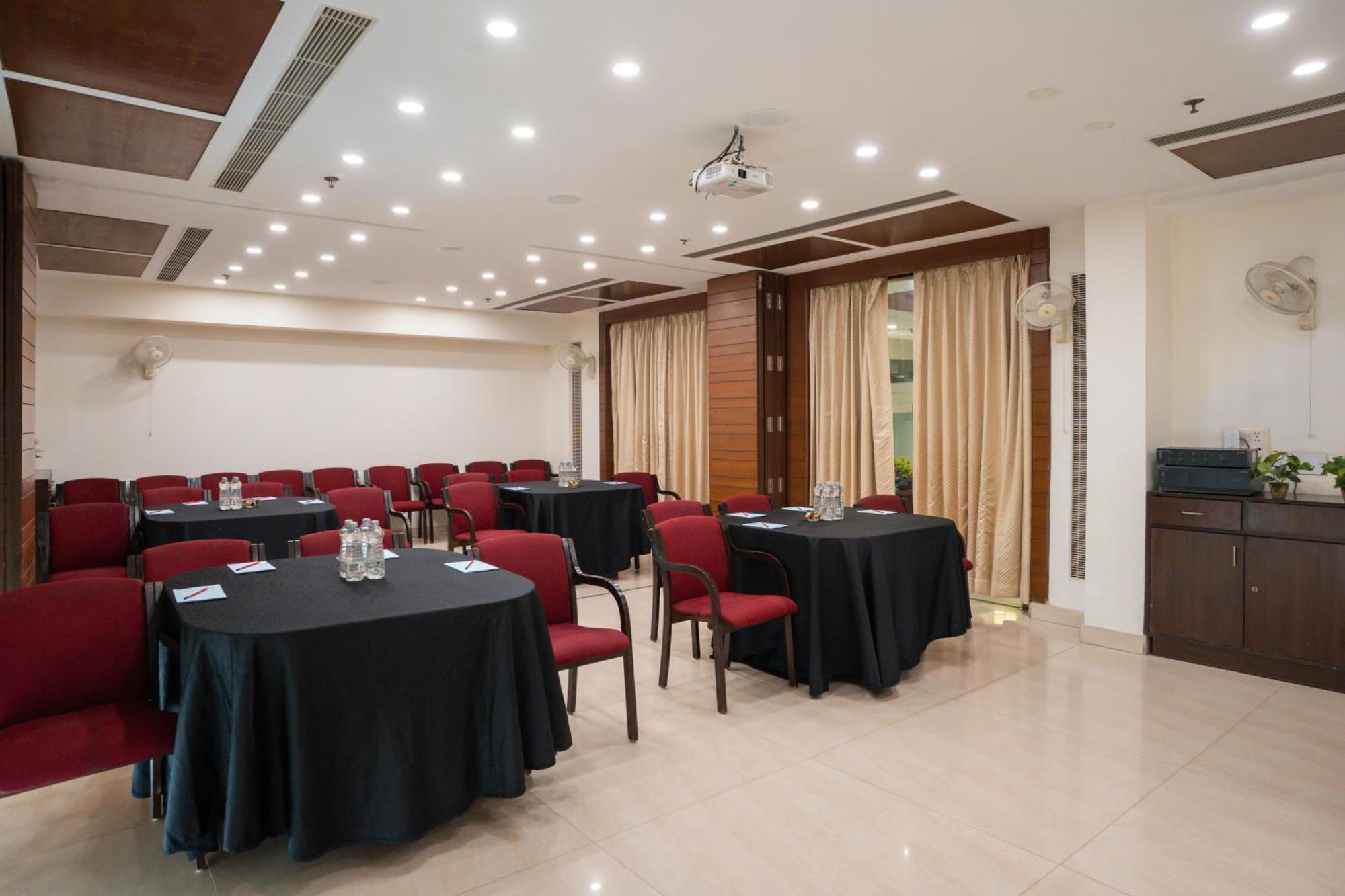 Ahuja Residency Cyber City II Gurgaon Eksteriør billede