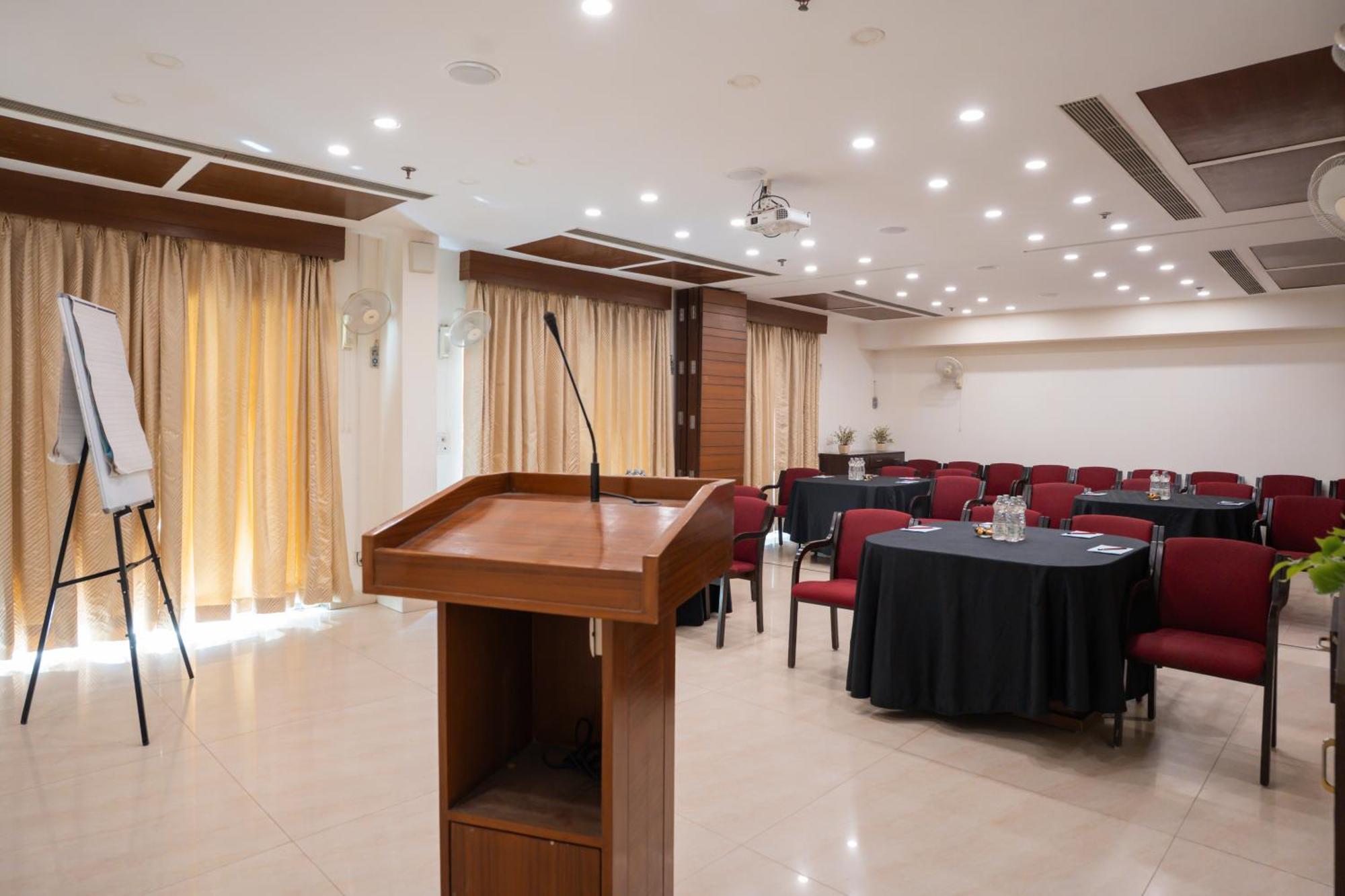 Ahuja Residency Cyber City II Gurgaon Eksteriør billede